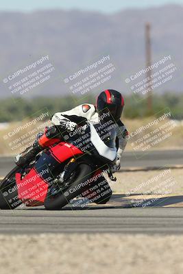 media/Oct-13-2025-Moto Forza (Mon) [[a66d839500]]/3-B Group/Session 3 (Turn 16)/